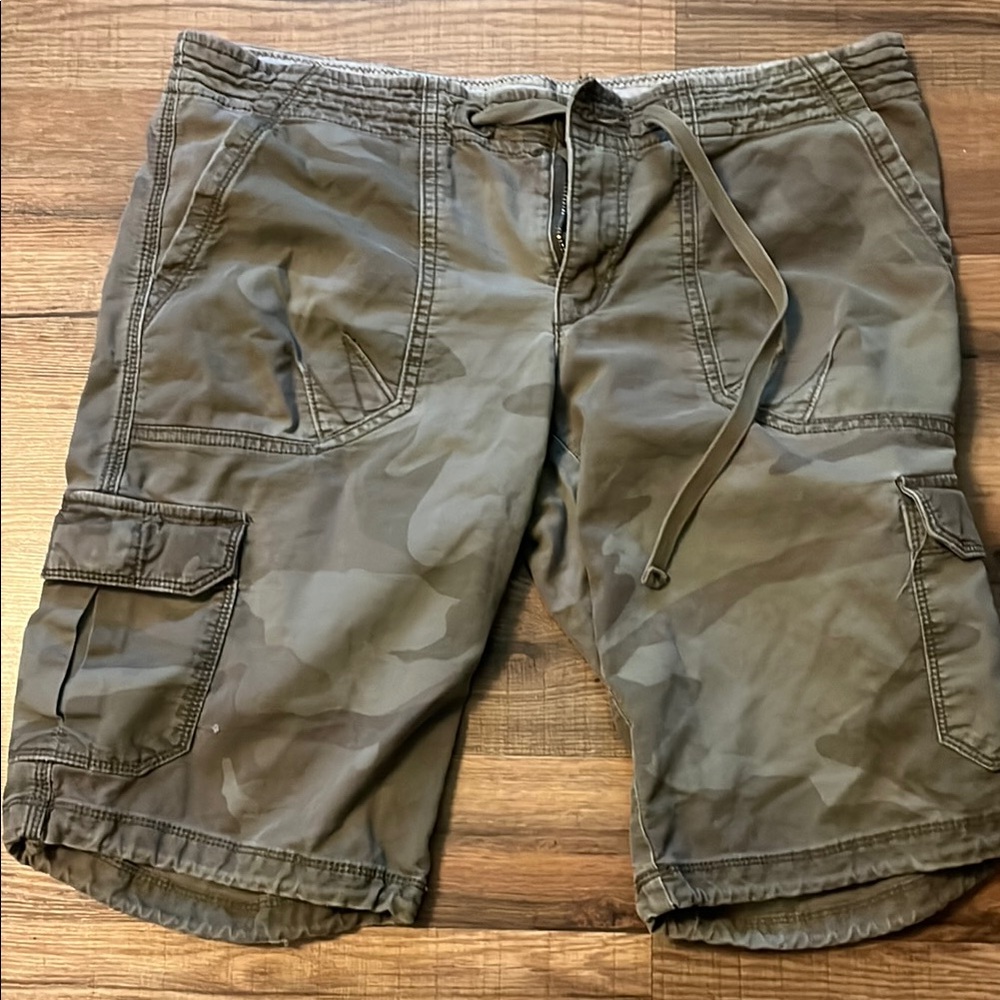 American Eagle Outfitters Green Cargo Shorts Utility Style